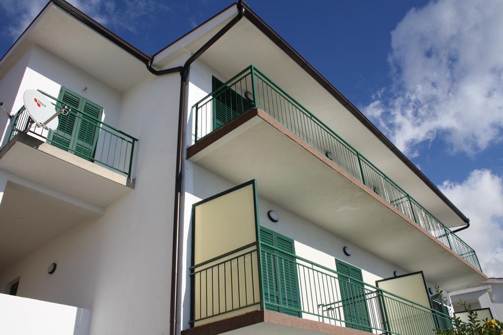 Apartments Juric Brela Luaran gambar