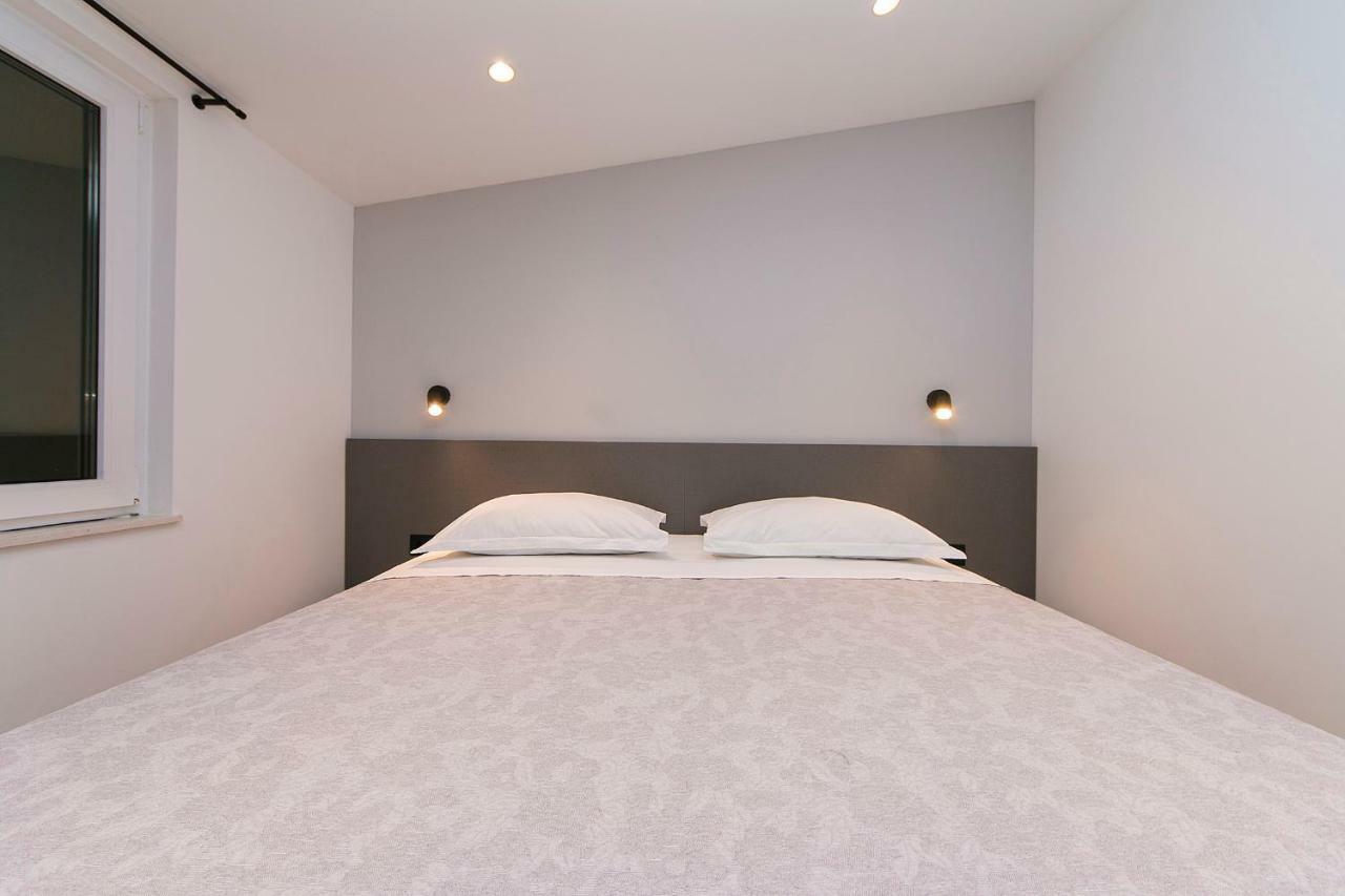 Apartments Juric Brela Luaran gambar