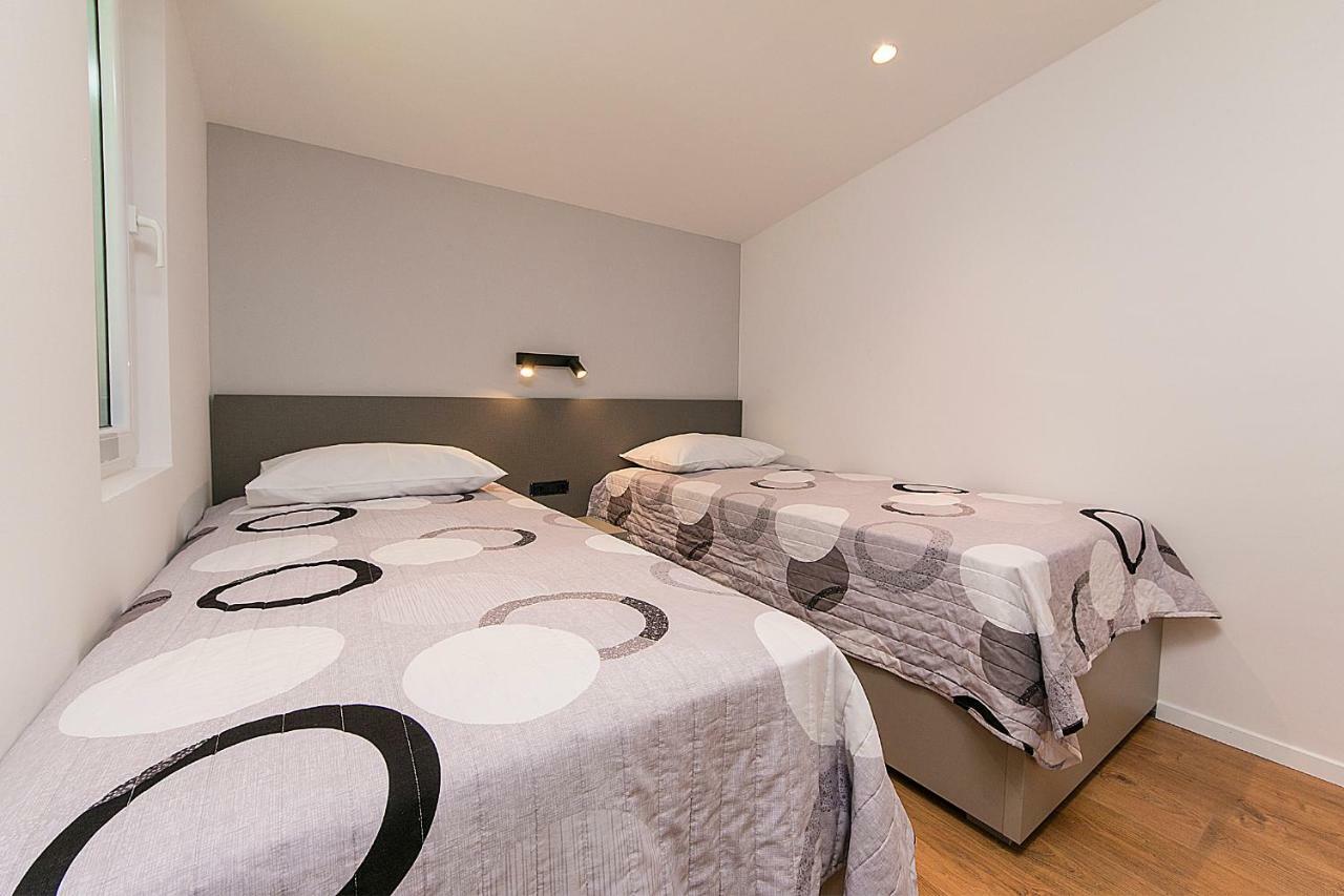 Apartments Juric Brela Luaran gambar