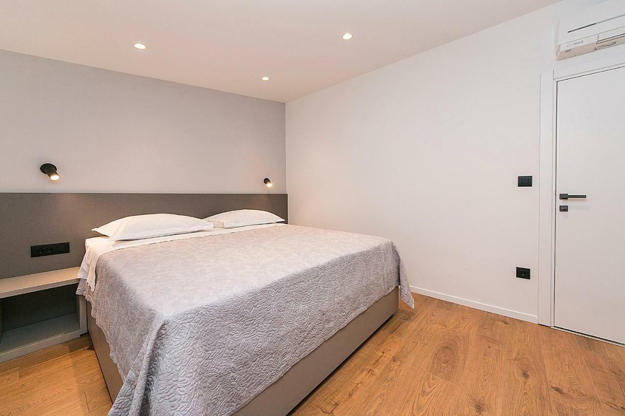 Apartments Juric Brela Luaran gambar
